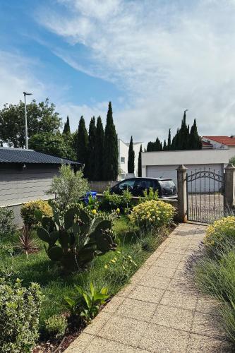 Apartments with parking space Medulin - 25220