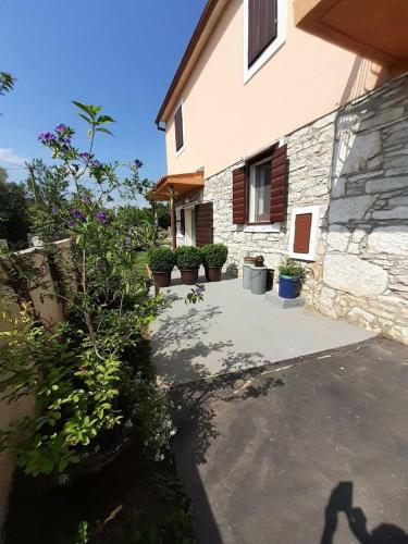 Apartments with parking space Brgod, Rasa - 25223
