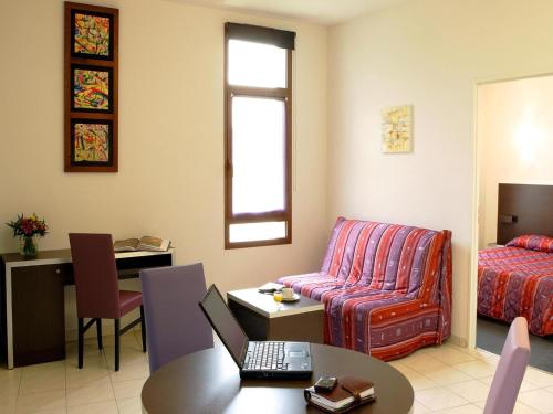 Res La Barbacane, Carcassonne, apartment for 4 pers