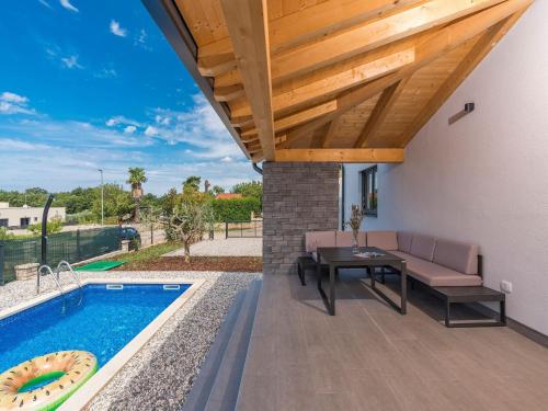 Pleasant holiday home in Novigrad with private pool
