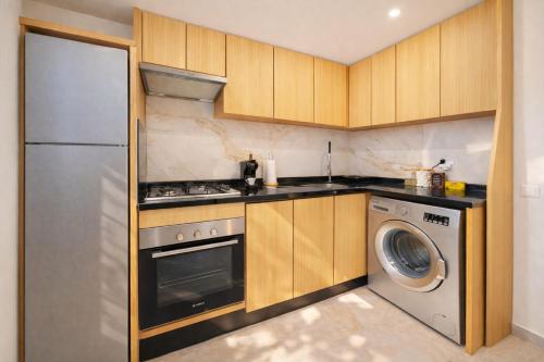 a kitchen with a washing machine and a washer at Affordable Luxury Apartment in Nouaseur