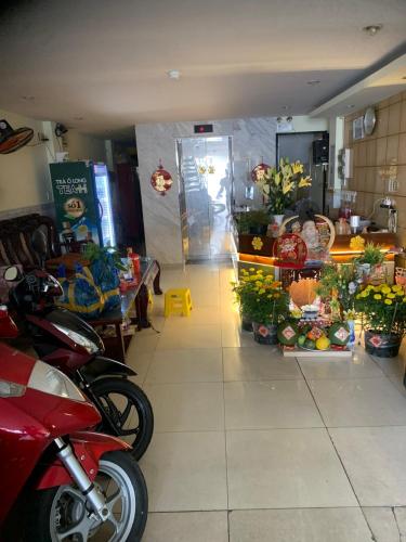 a shop with a motorcycle parked in a room at Hotel Tài Phát in Can Tho