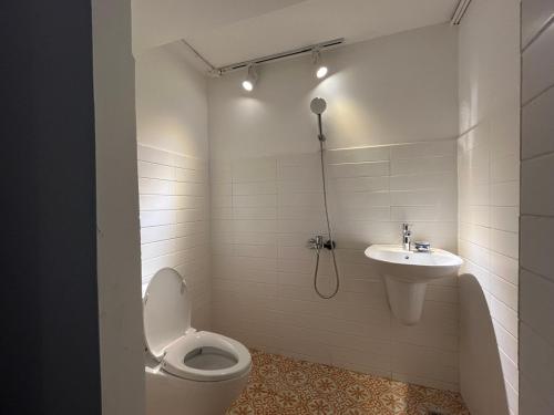 a bathroom with a toilet and a sink at Mận Đào Villa in Ho Chi Minh City