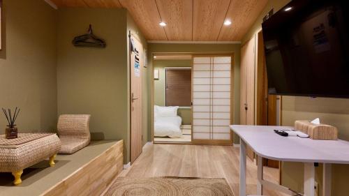 JIA Katou Osaka 嘉唐 Modern Japanese-Style Entire House Sleeps Up to 11 Guests Ideal for One Family or Two Families Traveling Together