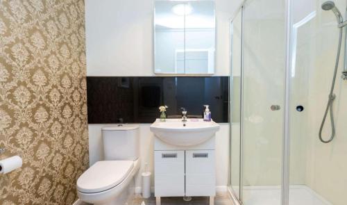 a bathroom with a toilet and a sink and a shower at Sochi A double bed Room in a nice home in Upper Hutt