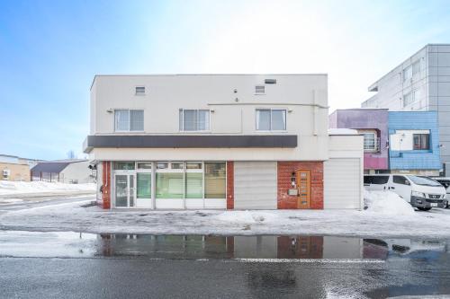 E-us Sakaedori House