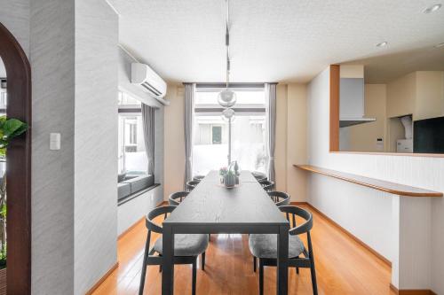 E-us Sakaedori House