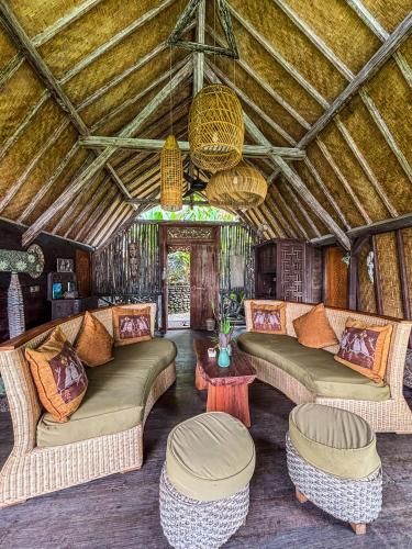 Puri Dajuma Beach Eco-Resort & Spa — Living room