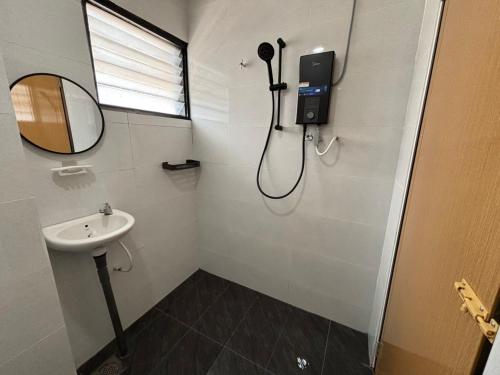 a bathroom with a shower and a sink at KH Homestay in Kampong Batu Lapan