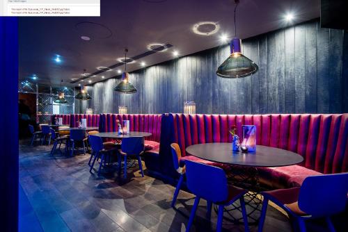 Гостиная зона в Radisson Collection Hotel, Royal Mile Edinburgh