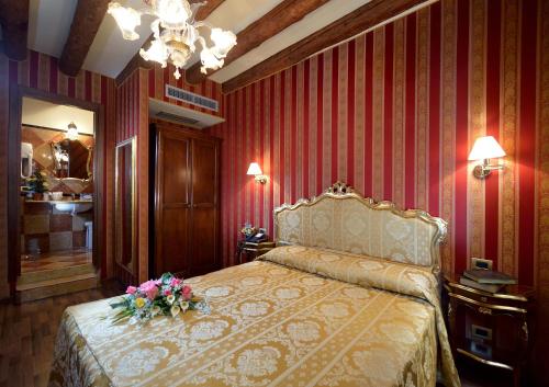 Кровать или кровати в номере Hotel Città Di Milano