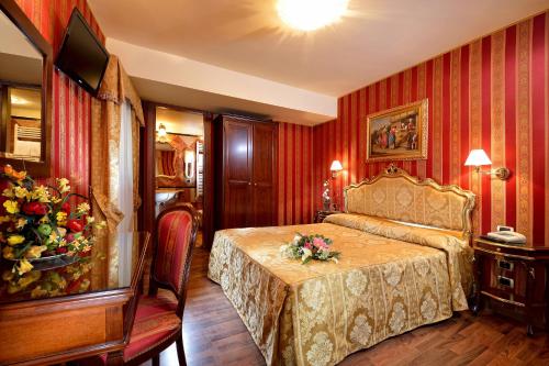 Hotel Città Di Milano tesisinde bir odada yatak veya yataklar