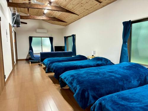 Llit o llits en una habitació de 大島ニュービラサルビア