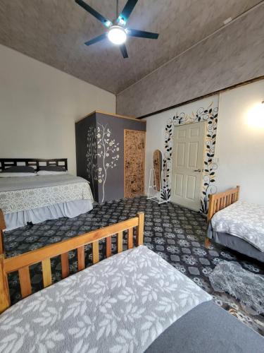 Llit o llits en una habitació de D's Inn