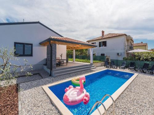 Pleasant holiday home in Novigrad with private pool