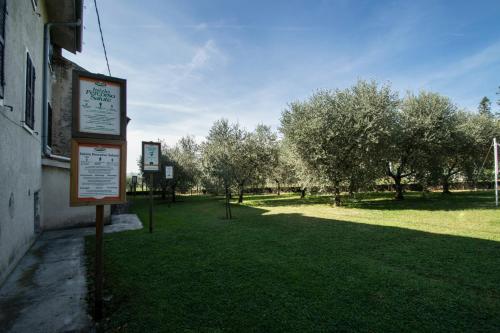 a sign in the grass next to a building at Residence Villa Rosa in Garda