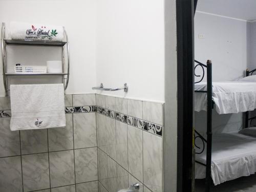 Una cama o camas en una habitación de Jer`s Hostal