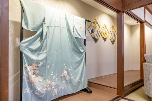 a canopy in a room with flowers on the wall at Lax奈良 築65年和モダン古民家 一棟貸切 最大16名 専用ガレージ2台無料 自転車付き in Nara