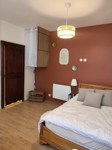 a bedroom with a bed and a brown wall at Le Bohème in Chaumont