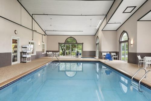 a swimming pool with blue water in a building at Country Inn & Suites by Radisson, Ankeny, IA in Ankeny