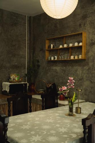 a dining room with a table and a chandelier at บ้านมนต์รักเชียงดาว in Chiang Dao