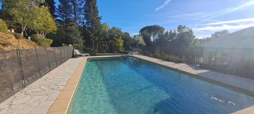 Maison au calme avec grande piscine