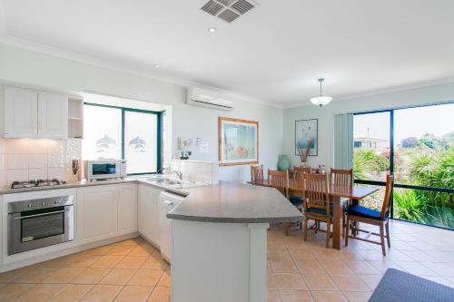 Cucina o angolo cottura di Seahaven by Rockingham Apartments