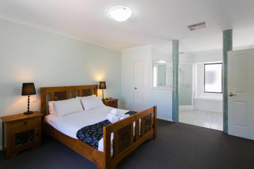 Letto o letti in una camera di Seahaven by Rockingham Apartments