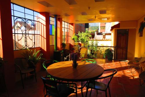 a patio with a table and chairs in a room at La Casa de Zarela in Huaraz