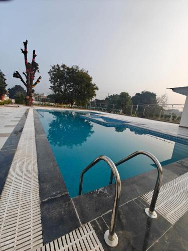Gallery image of The Glory Riverside Resort in Bhauli