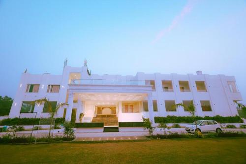 Gallery image of The Glory Riverside Resort in Bhauli