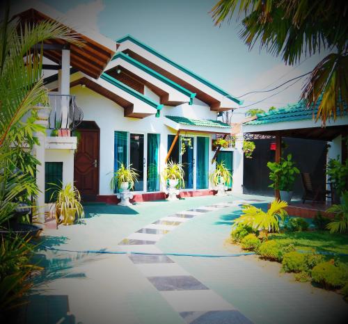 a house with a walkway in front of it at Romeo and Juliet Guest House in Negombo