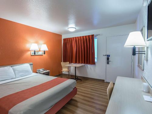 Ένα ή περισσότερα κρεβάτια σε δωμάτιο στο Motel 6-Yreka, CA