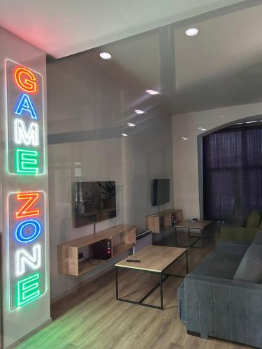 TV i/ili multimedijalni sistem u objektu Kechi House