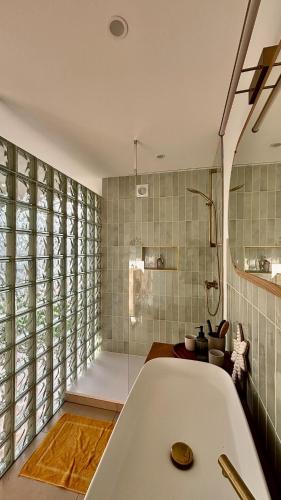 Beach House with Lagoon View Terrace for 7 Guests 4 Star Rated
