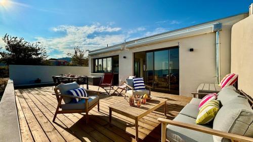Beach House with Lagoon View Terrace for 7 Guests 4 Star Rated