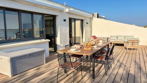 Beach House with Lagoon View Terrace for 7 Guests 4 Star Rated