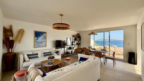 Beach House with Lagoon View Terrace for 7 Guests 4 Star Rated