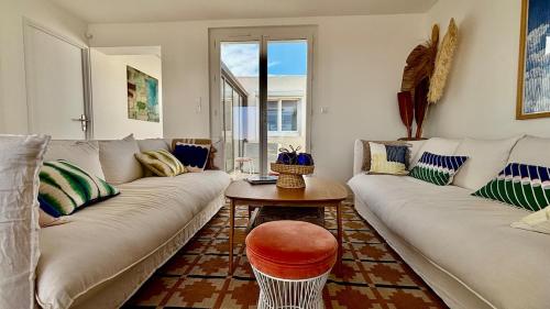 Beach House with Lagoon View Terrace for 7 Guests 4 Star Rated