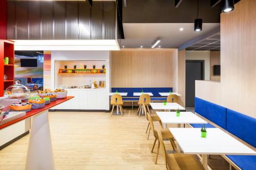 Η κουζίνα ή μικρή κουζίνα στο Ibis Styles Mulhouse Centre Gare