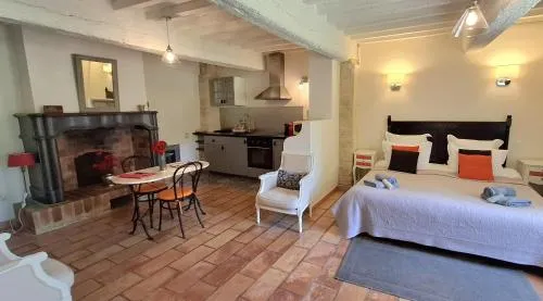 Domaine de Rhodes - 5 Chambres et 7 locations de vacances photo 3