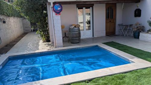 Bazen u ili blizu objekta Quiet house