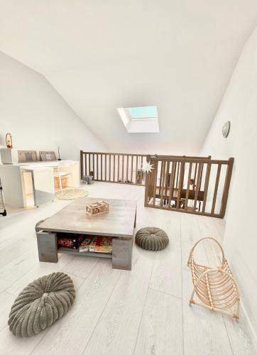a living room with a table and some chairs at Duplex à proximité de la place Stanislas in Heillecourt