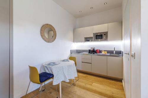 Cozy Studio in Nice Harbor - Garibaldi Square