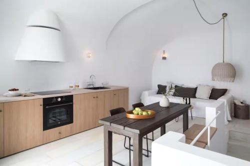 Cycladic Serenity Villa with Private dipping Pool in Oia
