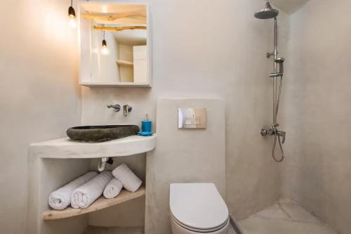 Cycladic Serenity Villa with Private dipping Pool in Oia