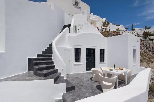 Cycladic Serenity Villa with Private dipping Pool in Oia