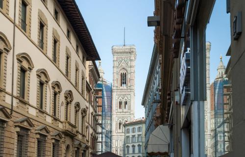 Raffaello Charming Apartment Near Duomo Square