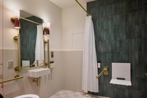 The Derby London City, Curio Collection By Hilton photo 40