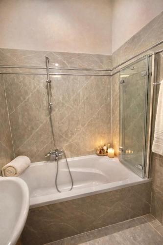 Sea View 2BR 2BA - 4 min Palais - Ideal Cannes Film Festival Stay photo 14